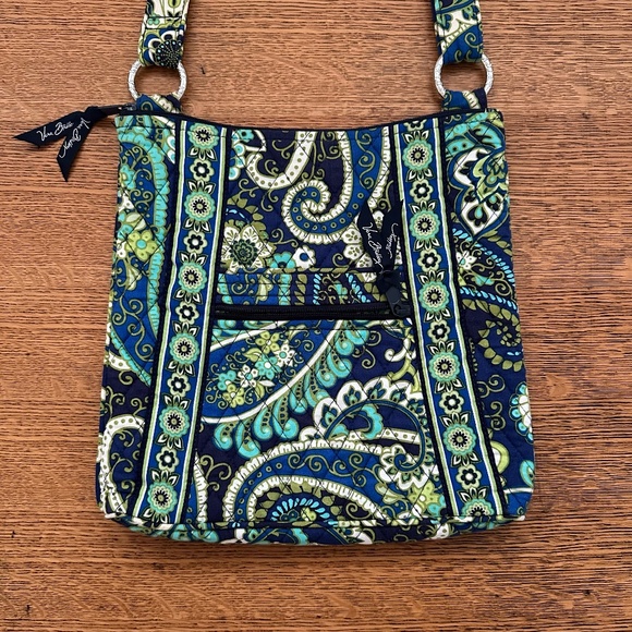 Vera Bradley Triple Zip Hipster - Picture 1 of 4